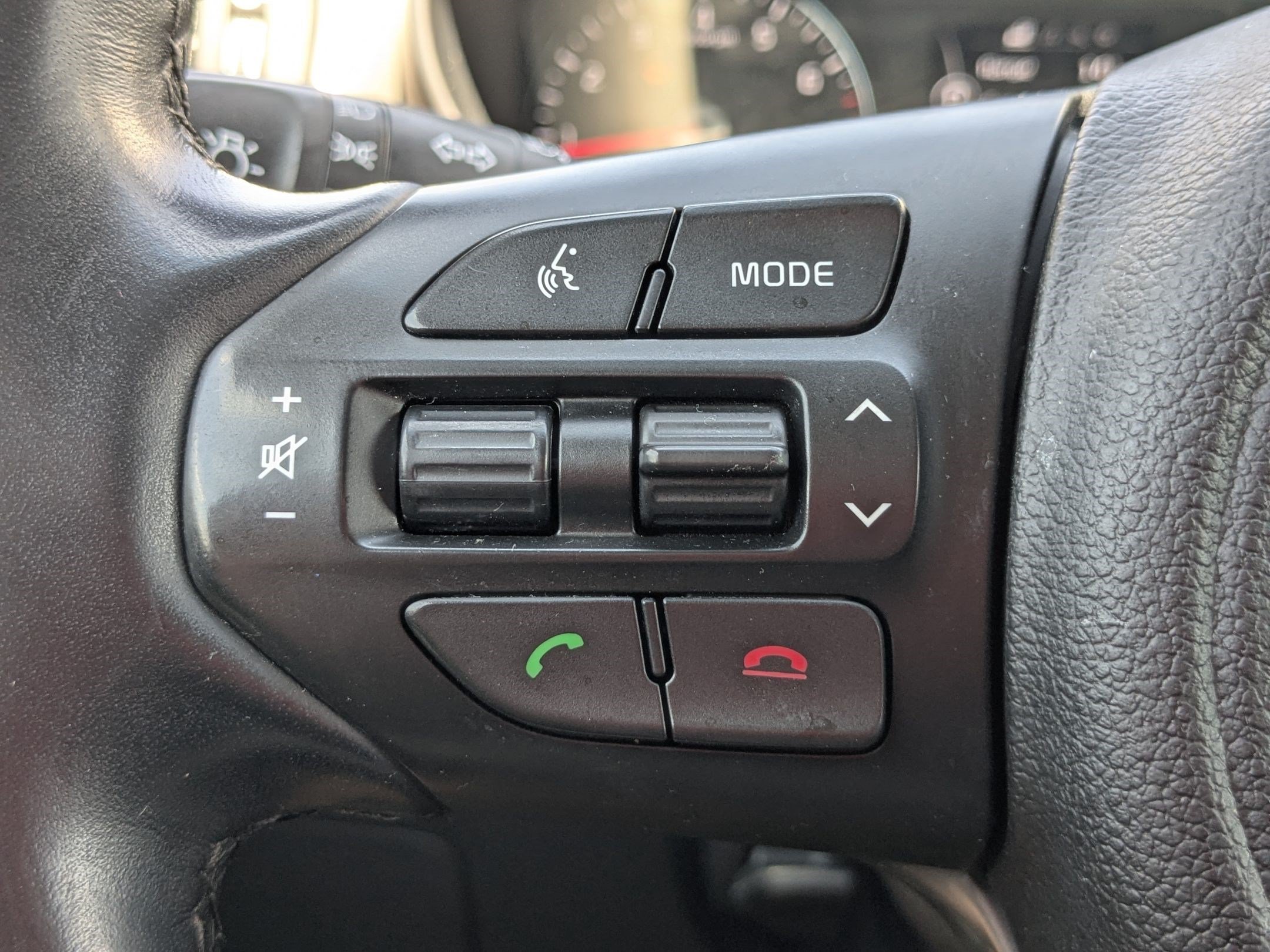 Used 2018 Snow White Pearl Kia LX image 17