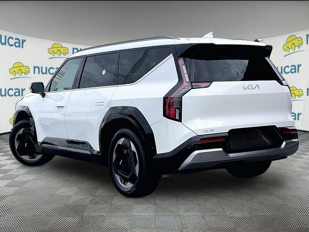 Used 2024 White Kia Land image 4