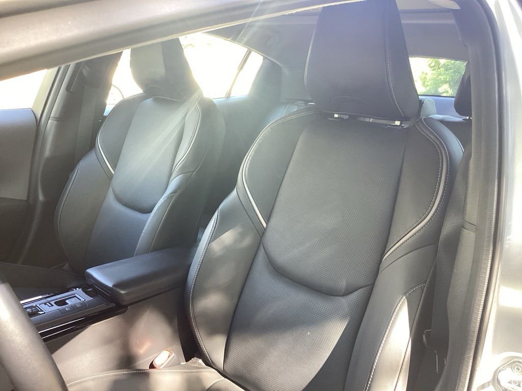 Used 2024  Toyota Limited image 5
