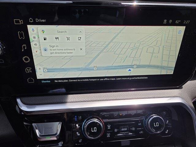 Used 2022 White Frost Tricoat GMC Denali image 20