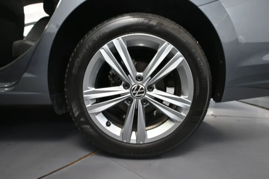 Used 2024 Gray Volkswagen 1.5T SE image 13
