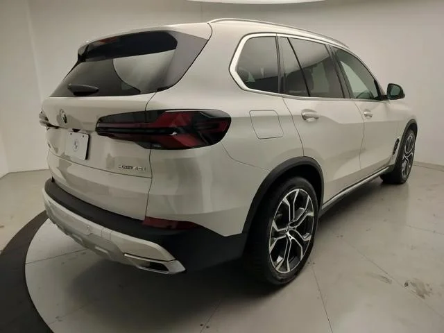 New 2026 Alpine White BMW xDrive40i image 3