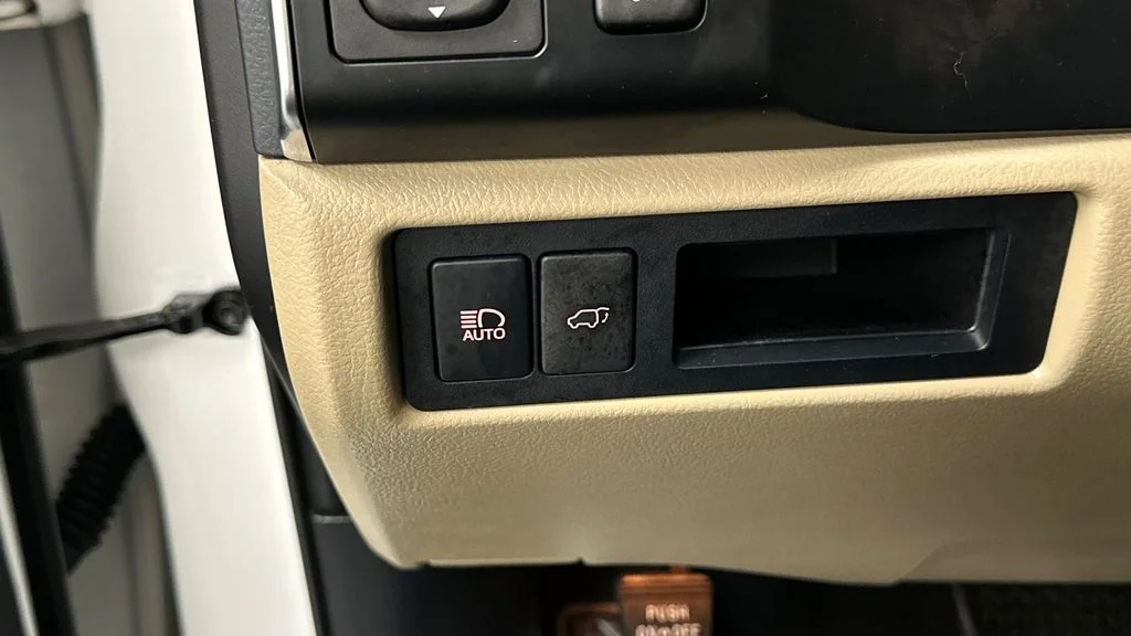 Used 2020 White Toyota Platinum image 30
