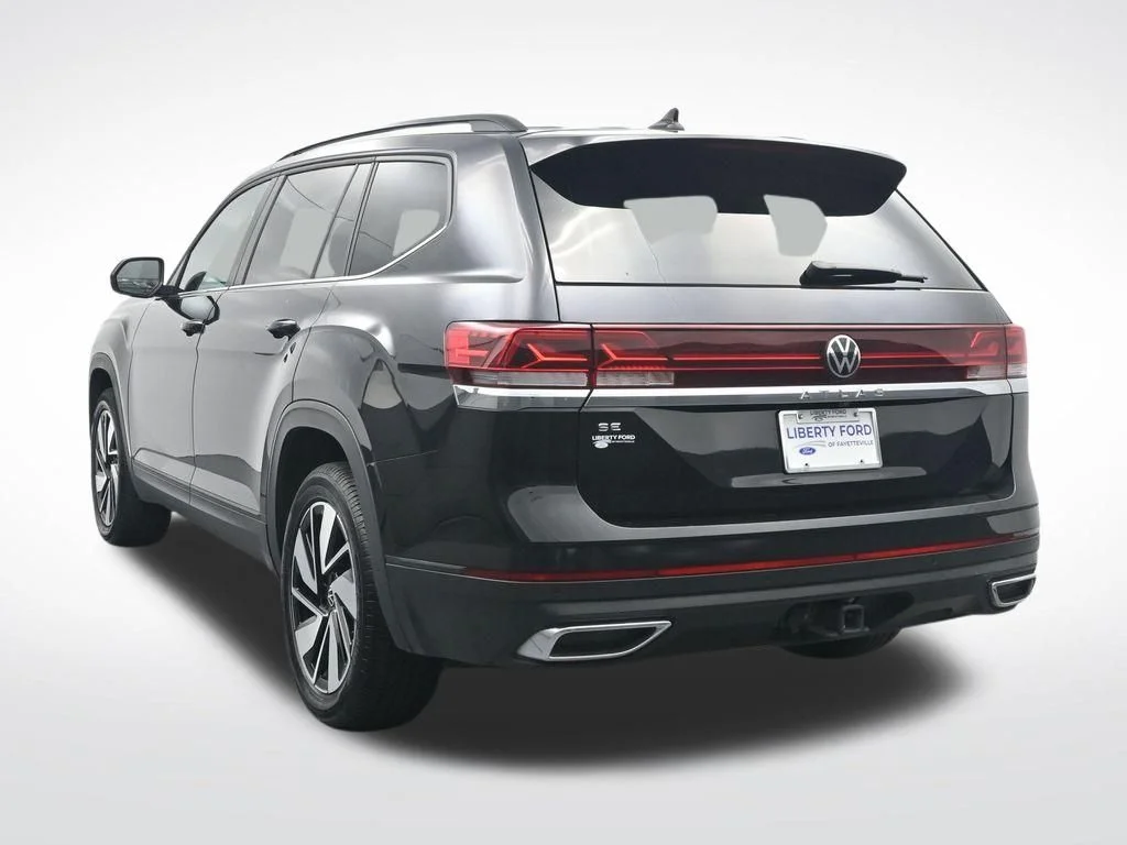 Certified Used 2024 Deep Black Pearl Effect Volkswagen 2.0T SE w/Technology image 9