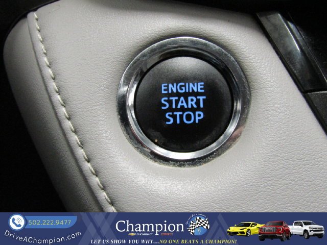 Used 2018 Silver Toyota XLE image 30