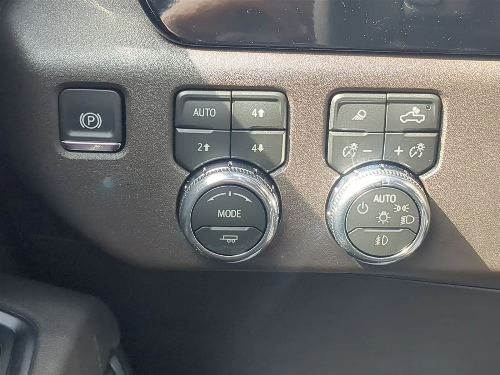 New 2026 Glacier White Tricoat GMC SLT image 42