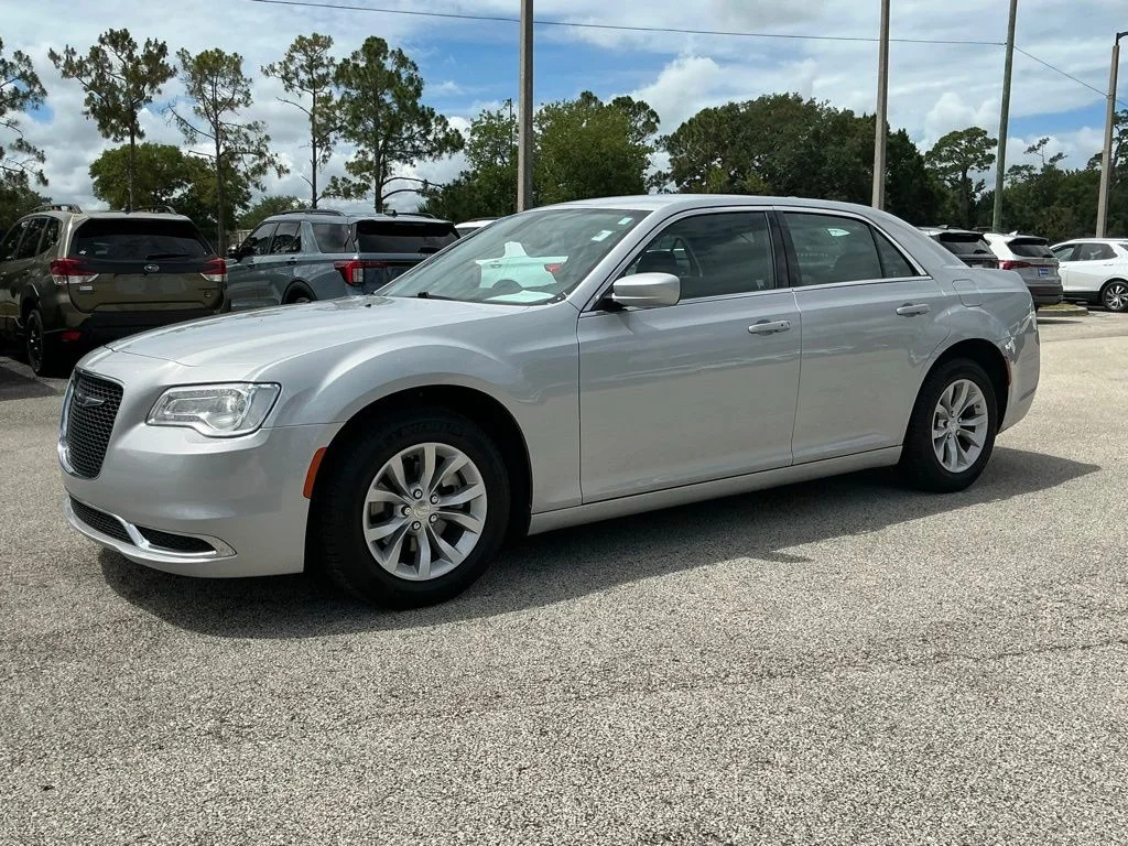 Used 2023 Silver Chrysler Touring image 2