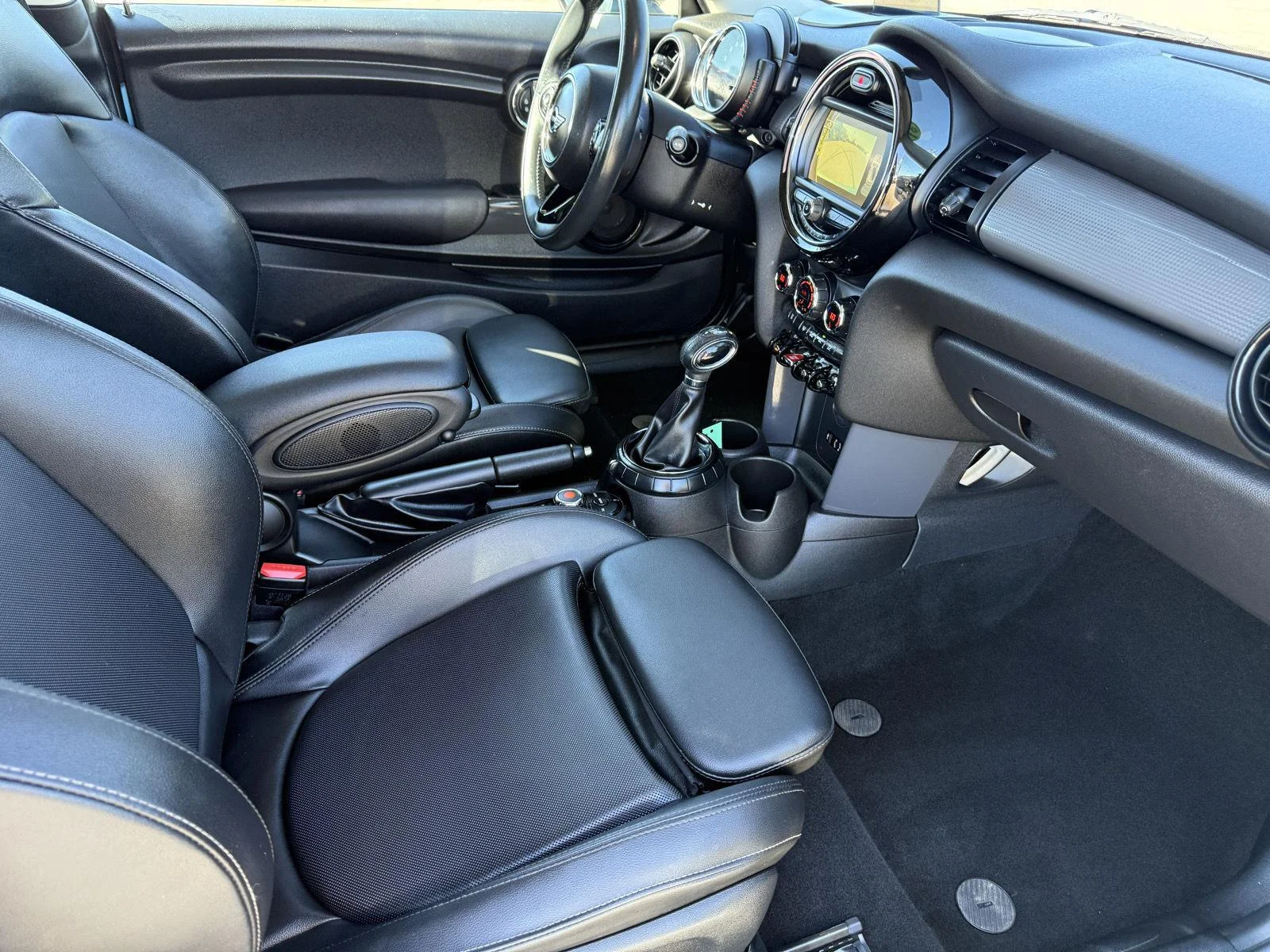 Used 2016 Electric Blue Metallic MINI HATCHBACK image 11