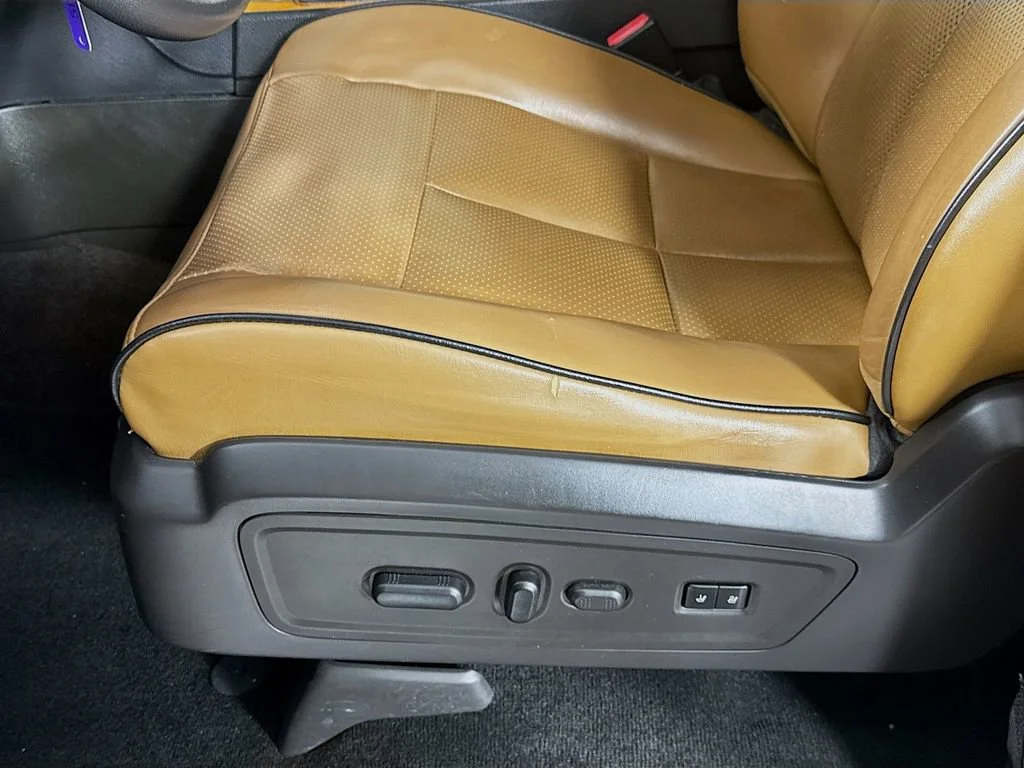 Used 2013 Black Lincoln Base image 23