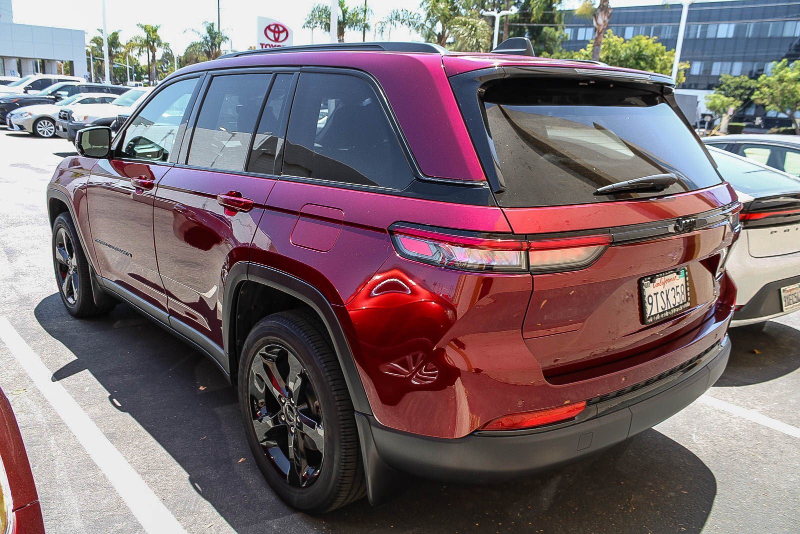 Used 2025 Velvet Red Pearlcoat Jeep Altitude X image 7
