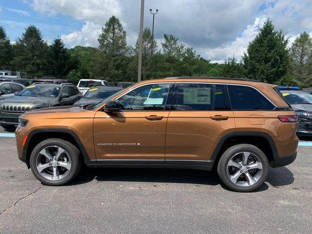 New 2026 Copper Shino Metallic Clear-Coat Exterior Paint Jeep Limited image 2
