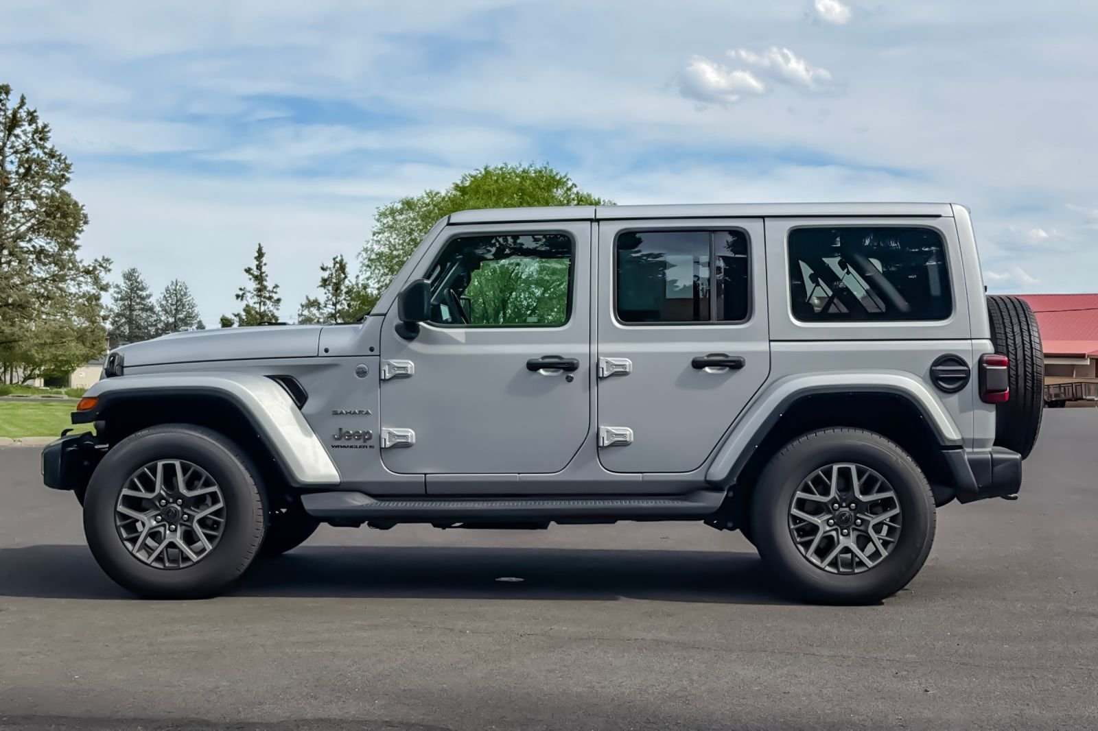 2024 Jeep Wrangler 4-Door Sahara - Photo 8