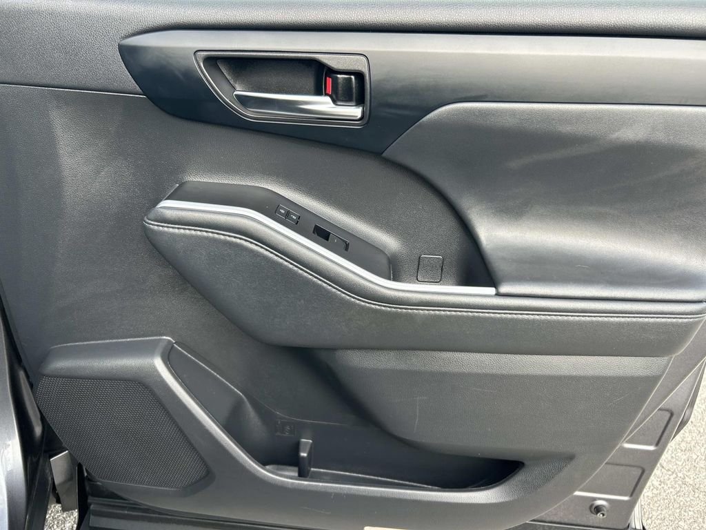 Certified Used 2022 Magnetic Gray Metallic Toyota XLE image 27
