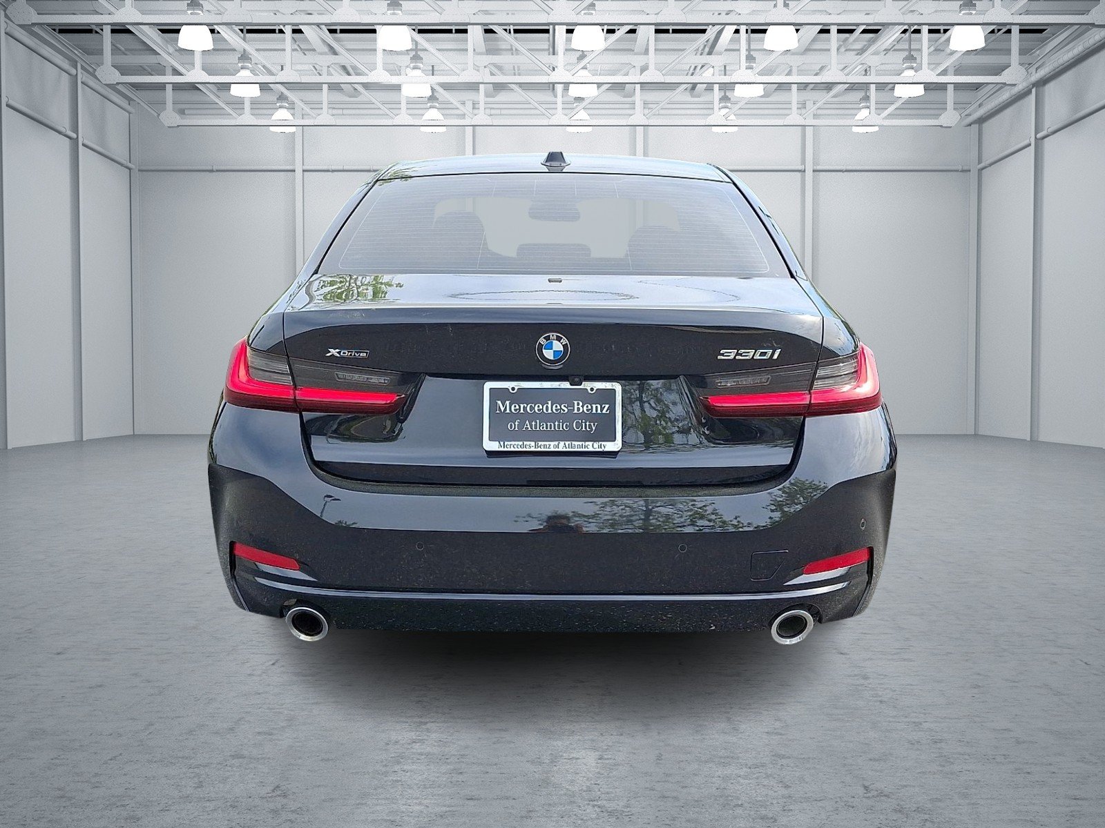 Used 2025 Black Sapphire Metallic BMW xDrive image 5