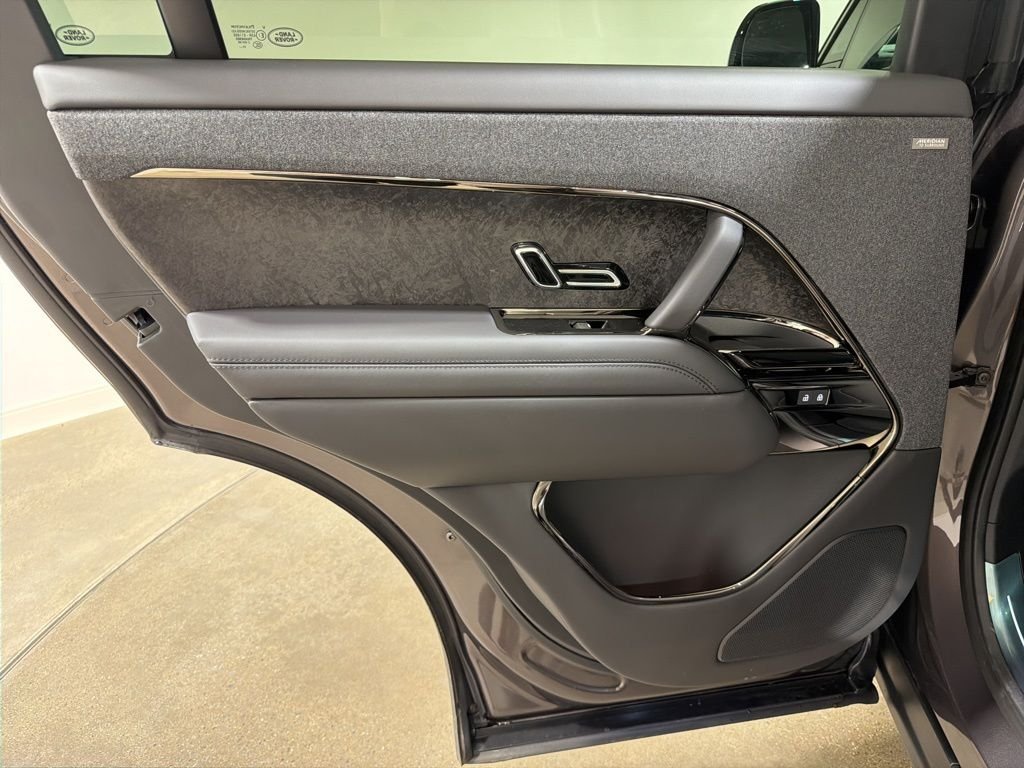 New 2026 Charente Grey Land Rover Dynamic SE P530 V8 image 9