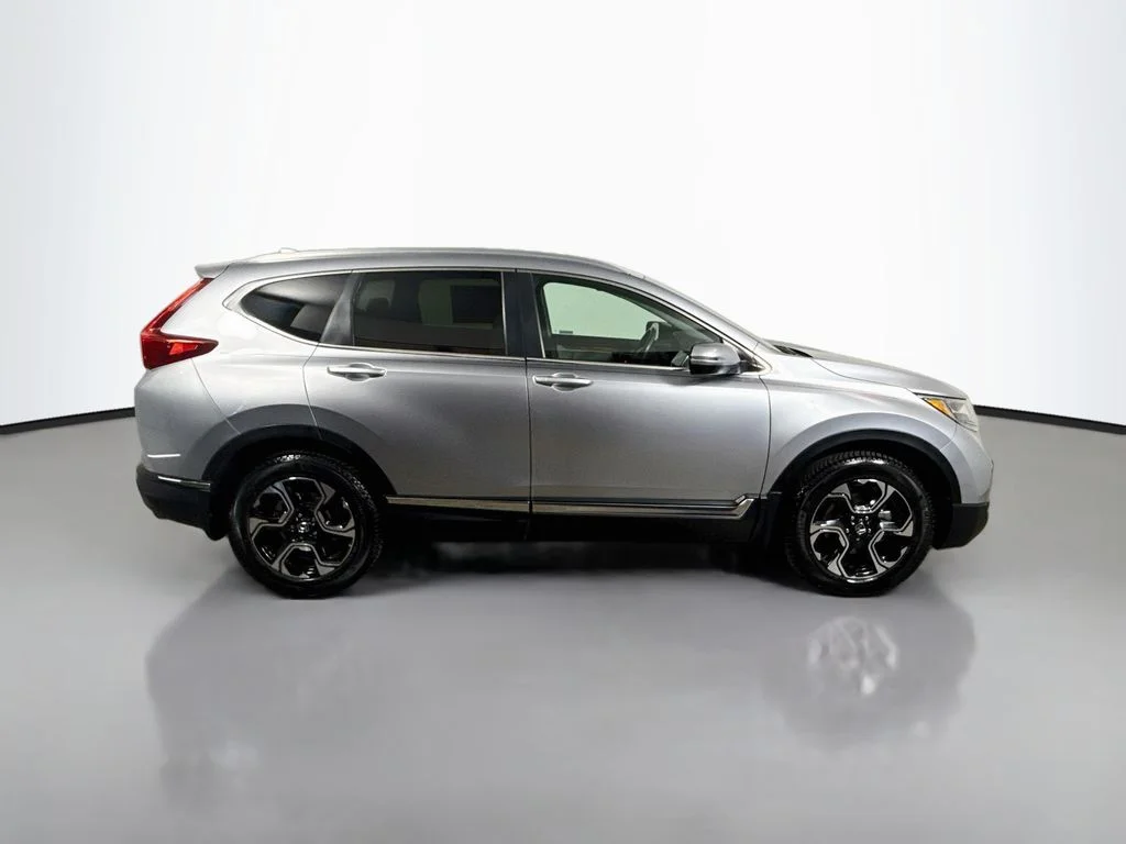 Used 2019 Lunar Silver Metallic Honda Touring image 8
