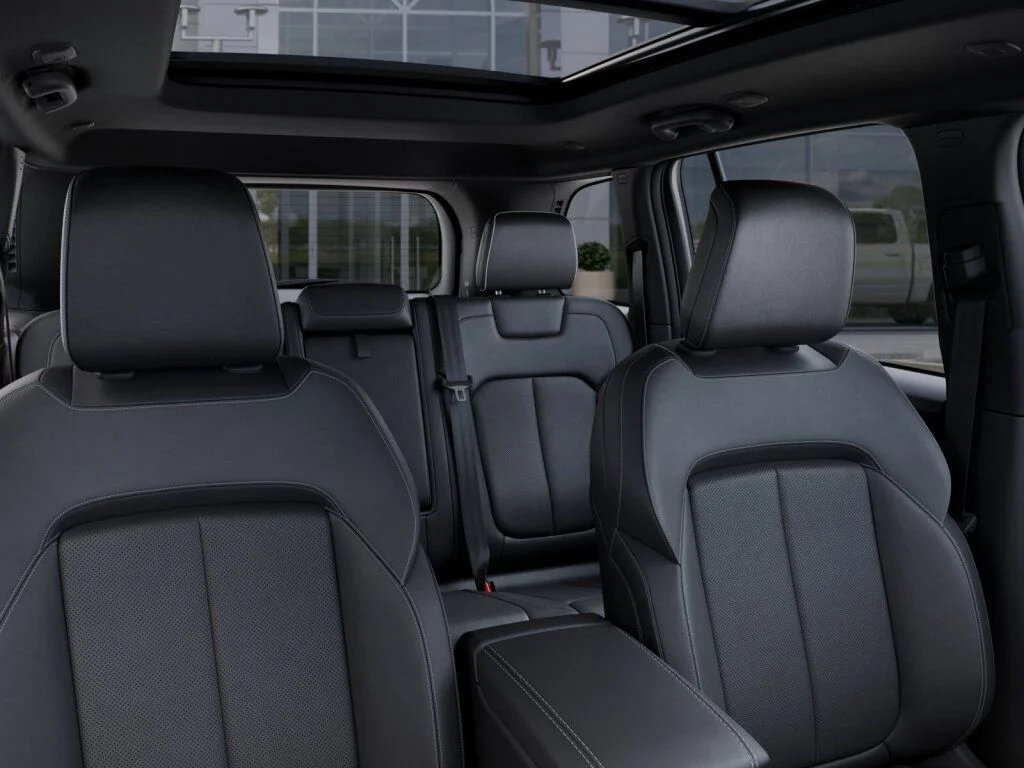 New 2026 Diamond Black Crystal Pearl-Coat Exterior Paint Jeep Limited image 26