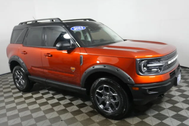 Used 2023 Hot Pepper Red Tinted Clearcoat Ford Badlands image 2