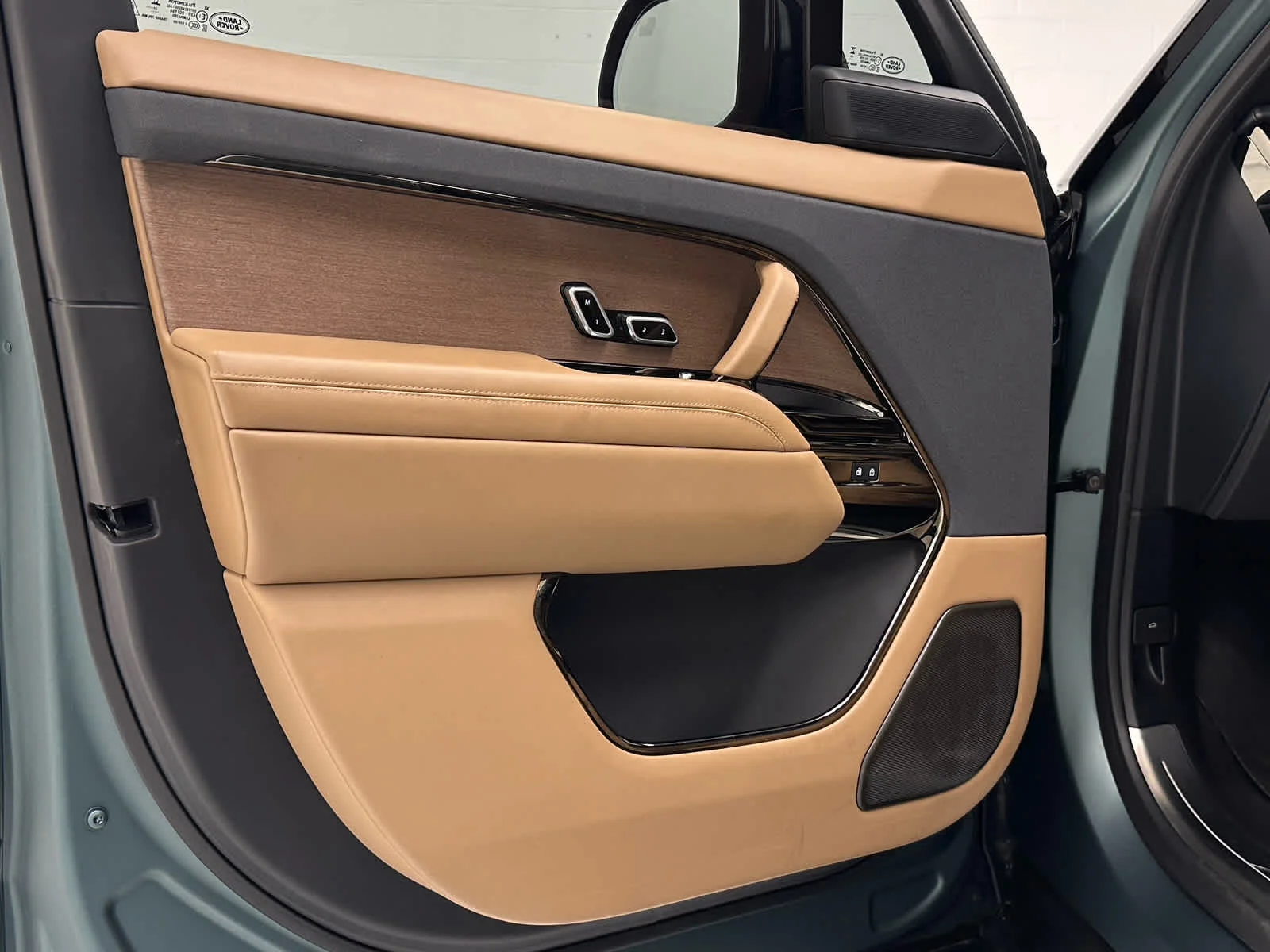 Used 2025 SV BESPOKE MATTE GREEN Land Rover SV Edition Two image 22