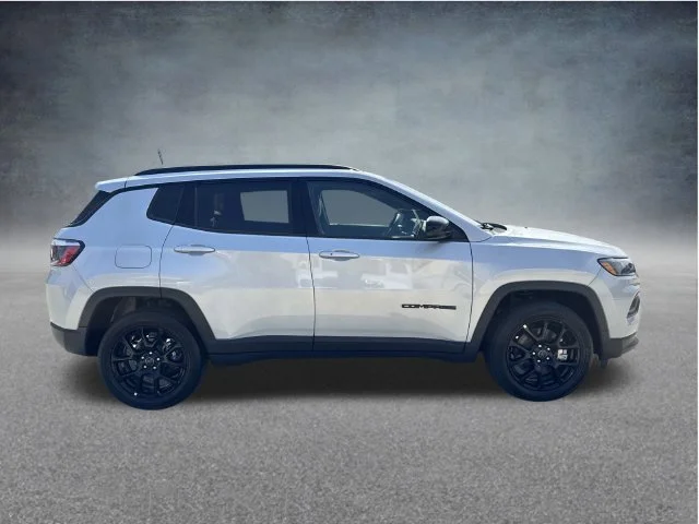New 2026 Silver Zynith Metallic Clear-Coat Exterior Paint Jeep Latitude image 9