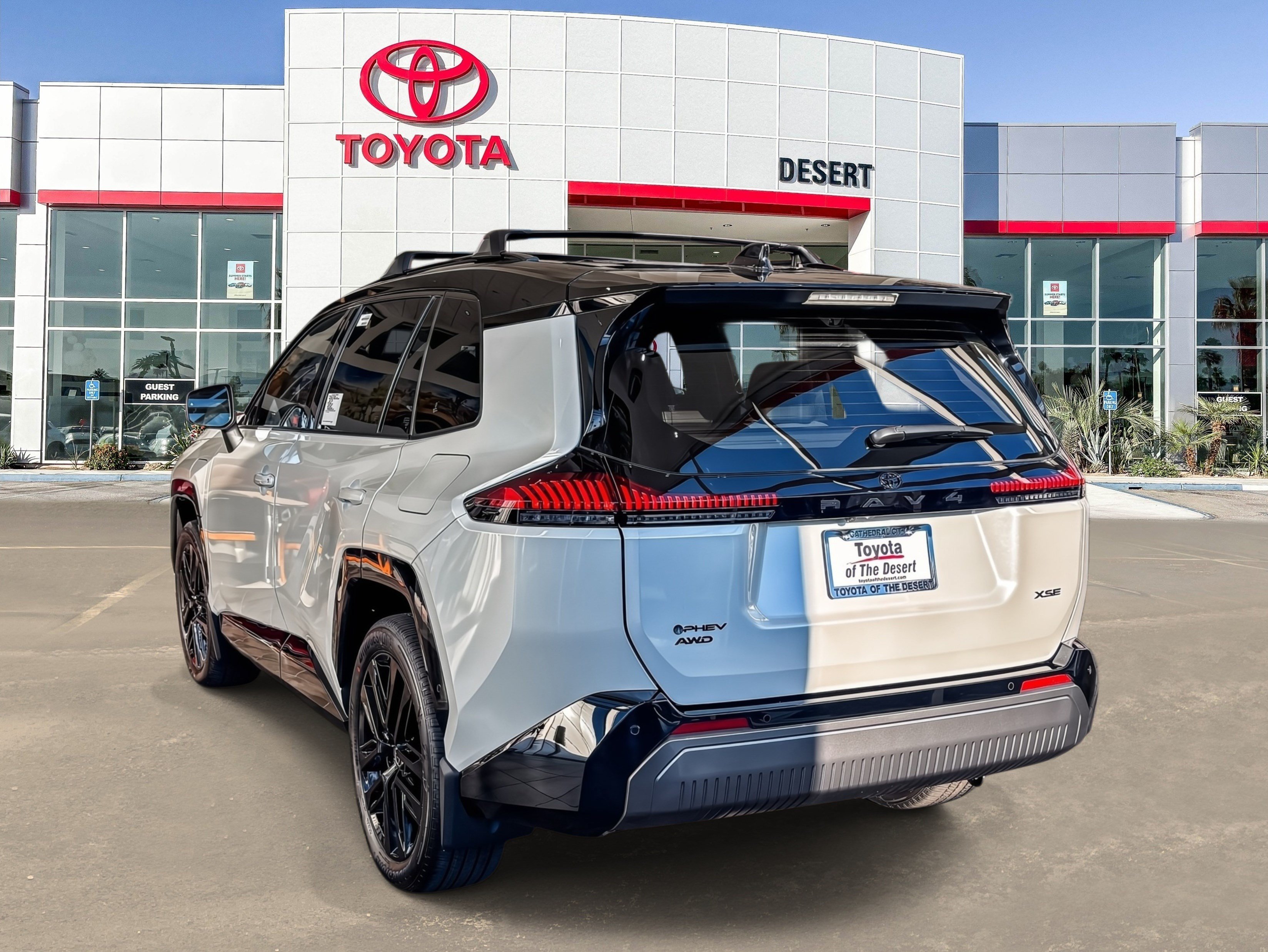 New 2026 Wind Chill Pearl with Midnight Black Metallic roof <sup>1</sup> Toyota  XSE image 4
