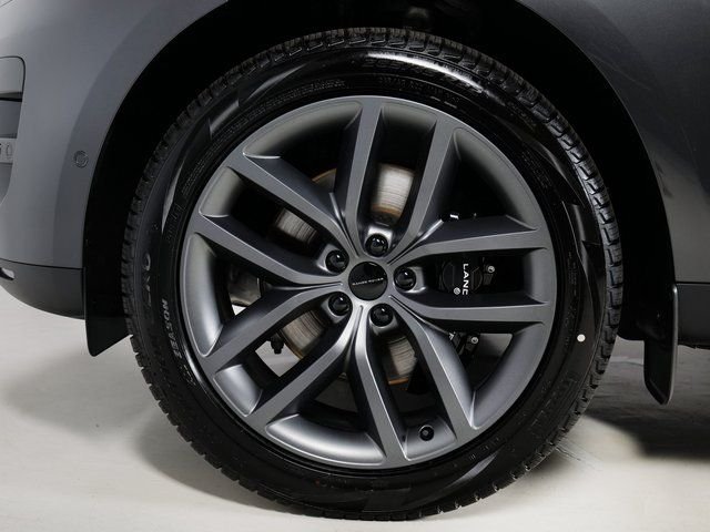 New 2026 Carpathian Grey Land Rover SE image 9