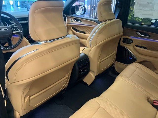 New 2026 Bright White Clear-Coat Exterior Paint Jeep Summit image 22