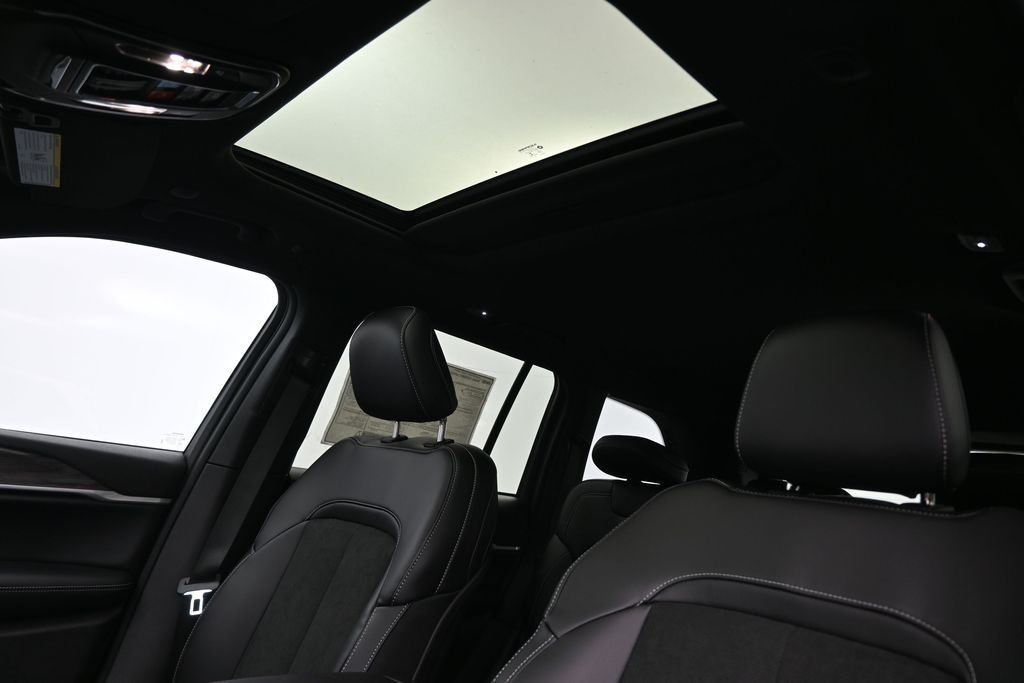 New 2026 Bright White Clear-Coat Exterior Paint Jeep Altitude image 28