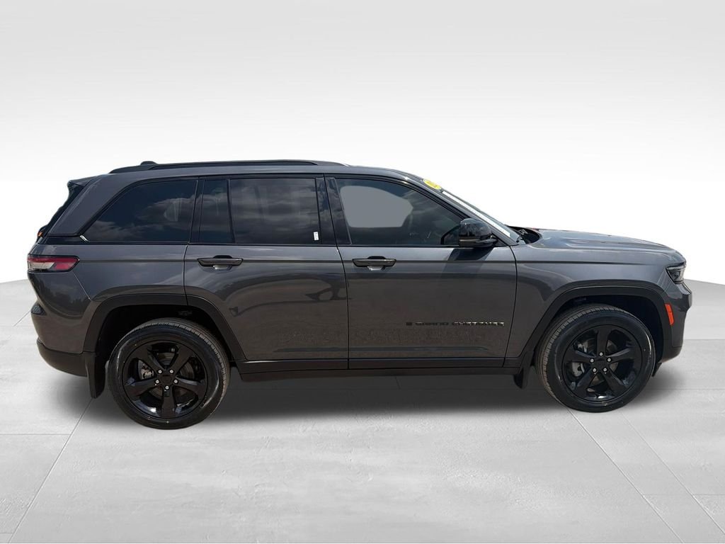 Used 2023 Gray Jeep Altitude X image 6