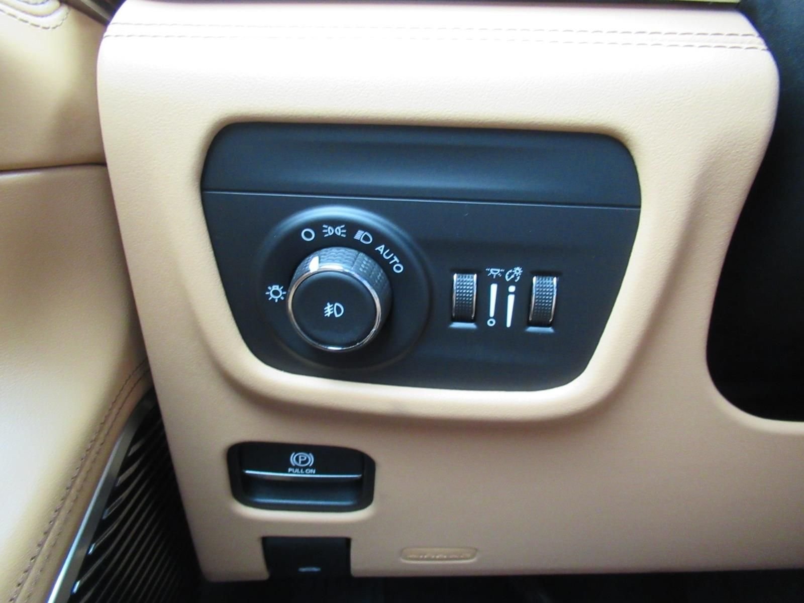 Used 2023 White Jeep Summit image 22
