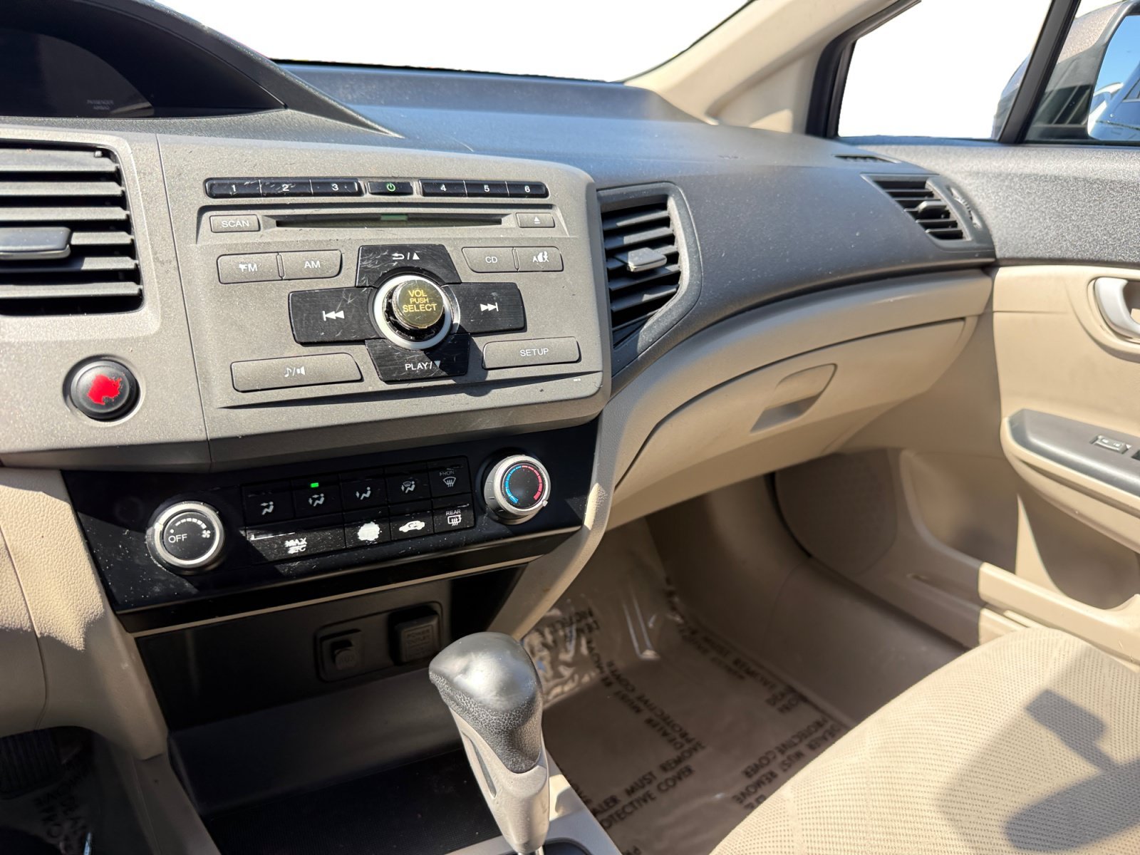 Used 2012 Alabaster Silver Metallic Honda LX image 12