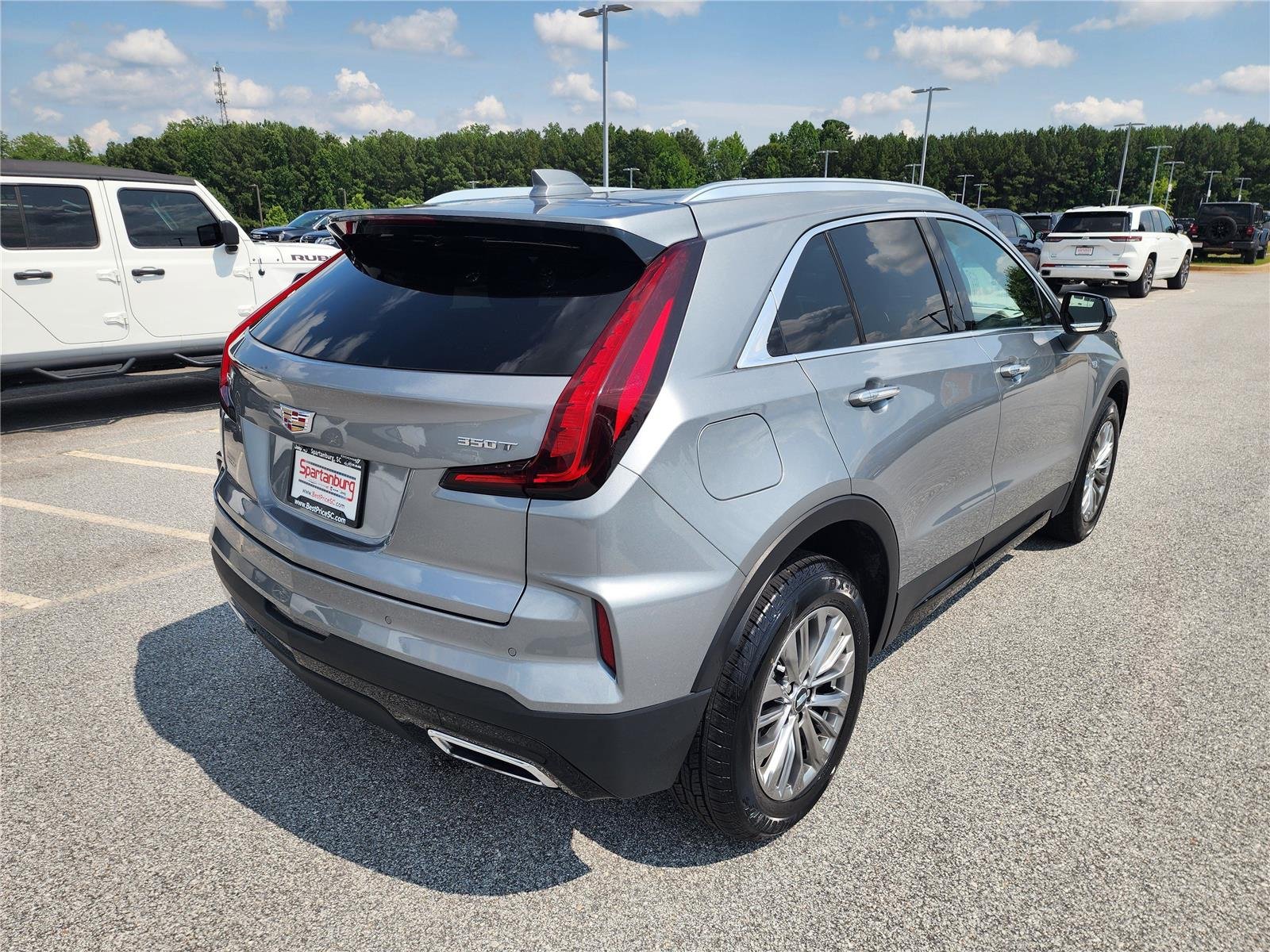 Used 2025 Argent Silver Metallic Cadillac FWD Premium Luxury image 6