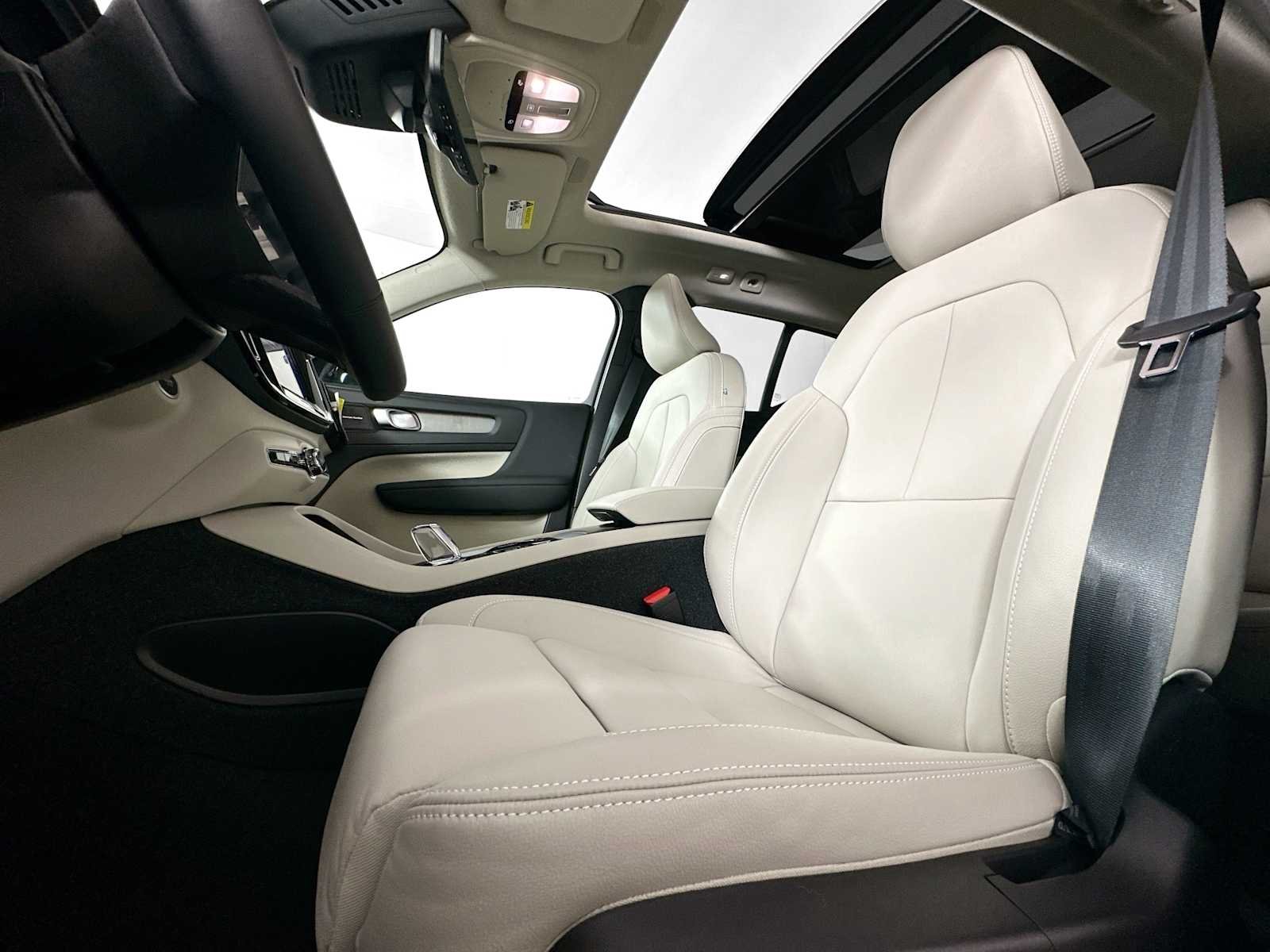 Certified Used 2025 Vapour Grey Volvo Ultra image 18