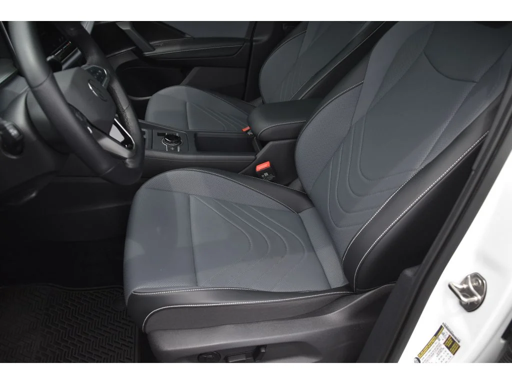 Used 2025 Opal White Pearl Volkswagen SE R-Line Black image 14