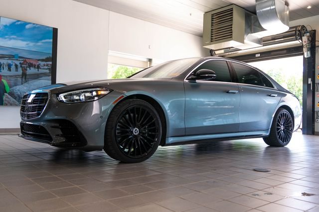 Certified Used 2022 Gray Mercedes-Benz S 580 image 3
