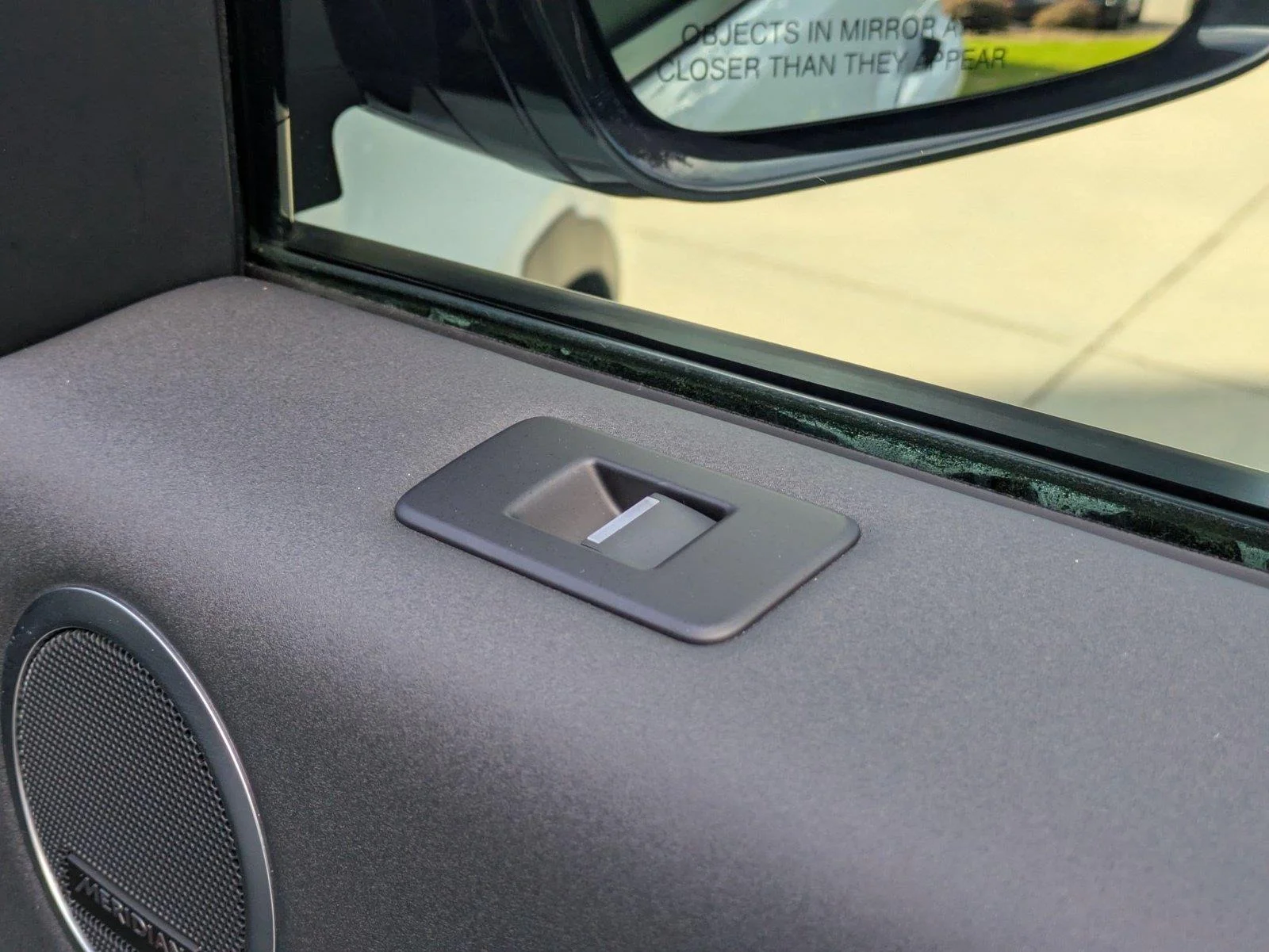 Used 2024 Fuji White Land Rover S image 34