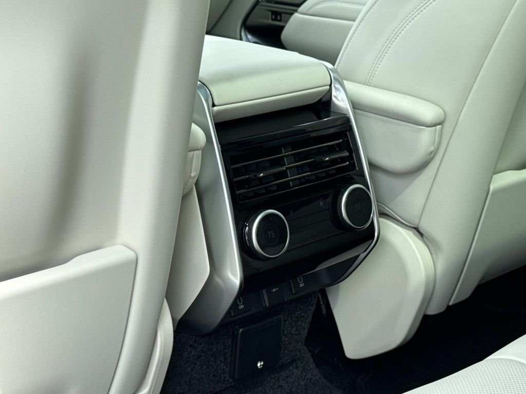 New 2026 Varesine Blue Land Rover SE 7 Seats image 17