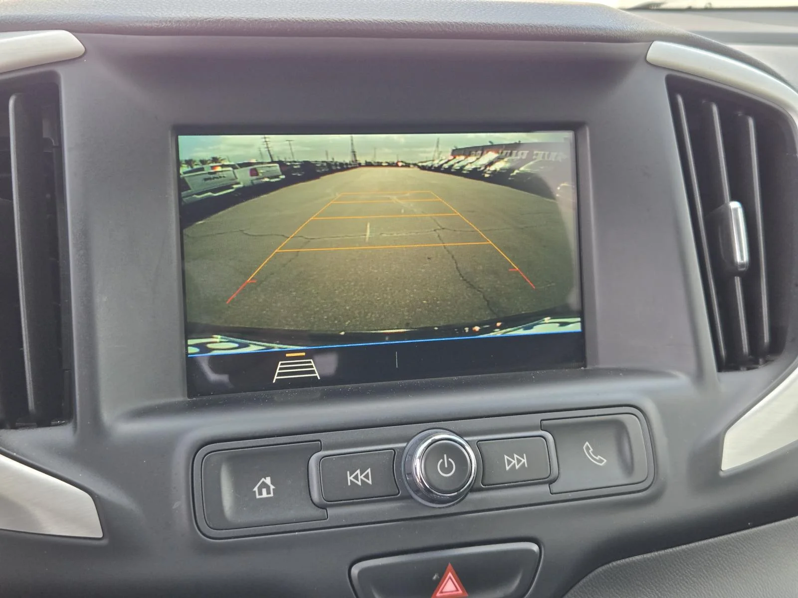 Used 2019 Ebony Twilight Metallic GMC FWD 4dr SLE image 8