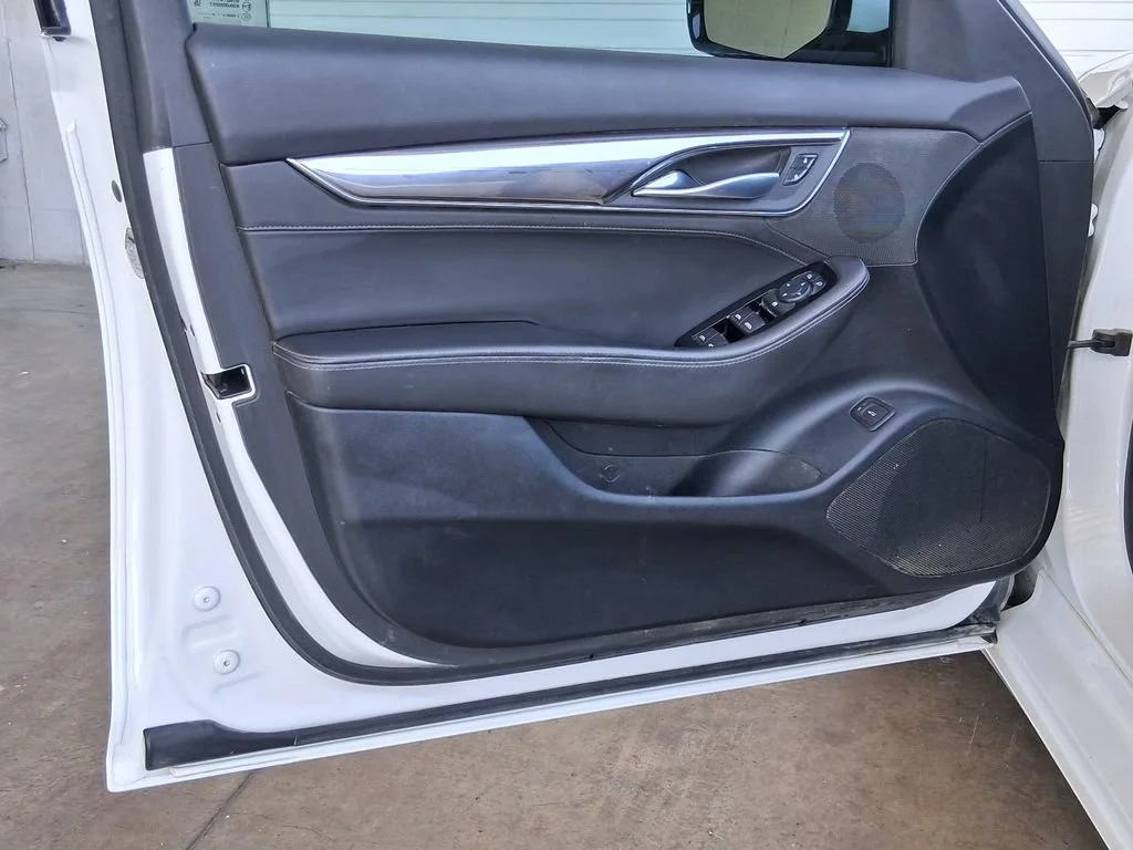 Used 2020 SUMMIT WHITE Cadillac Luxury image 15
