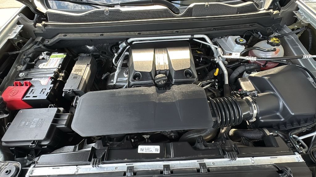Used 2025 Silver GMC AT4 image 26