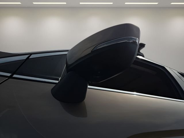 Used 2018  Mitsubishi SEL image 36