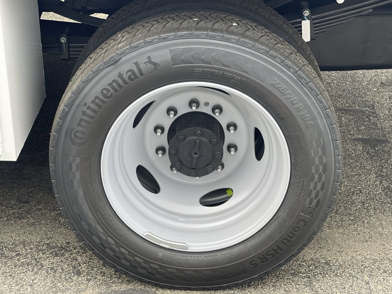 New 2026 Oxford White Ford XL image 11