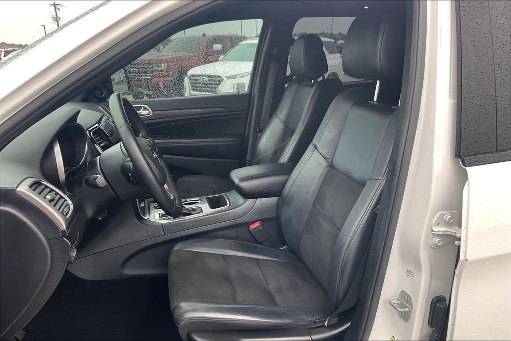 Used 2019 Bright White Clearcoat Jeep Altitude image 18