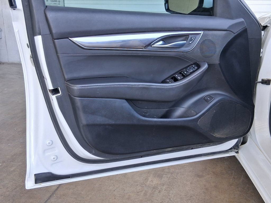 Used 2020 SUMMIT WHITE Cadillac Luxury image 15