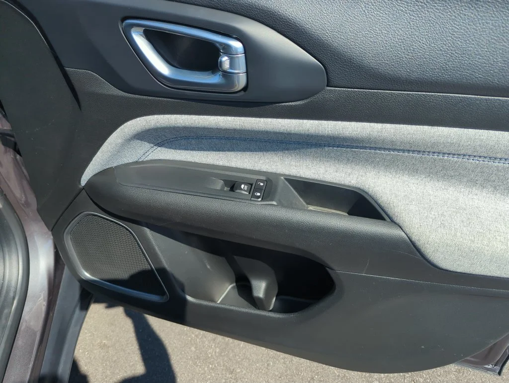 Used 2024 Gray Jeep Latitude image 33