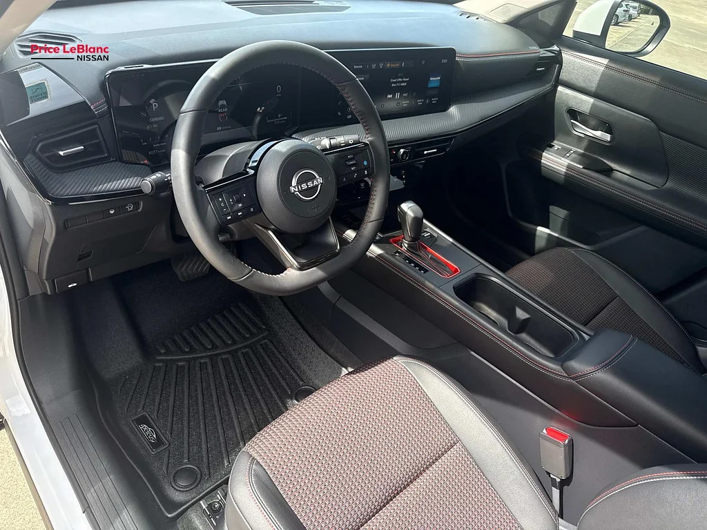 Certified Used 2025 Aspen White TriCoat Nissan SR image 17