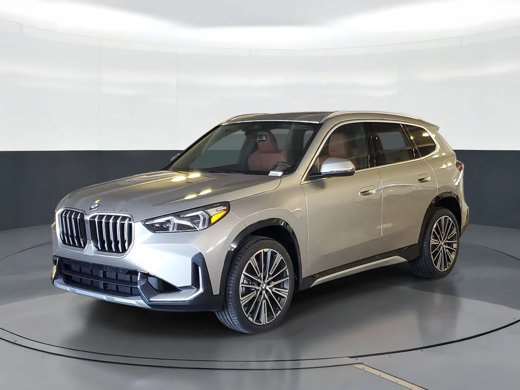 Used 2026 Space Silver Metallic BMW xDrive28i image 1