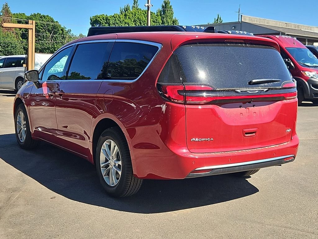 New 2027 Red Hot Pearl-Coat Exterior Paint Chrysler Select image 5