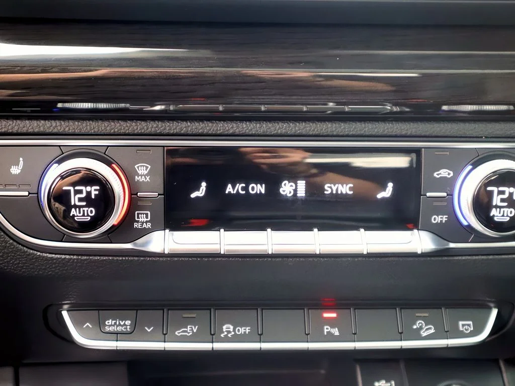 Used 2020 Mythos Black Metallic Audi Premium Plus image 16