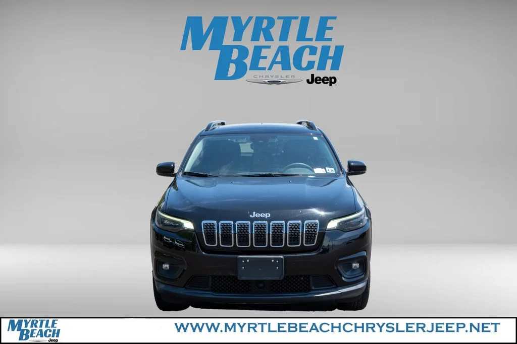 Certified Used 2022 Diamond Black Jeep Latitude Lux image 9